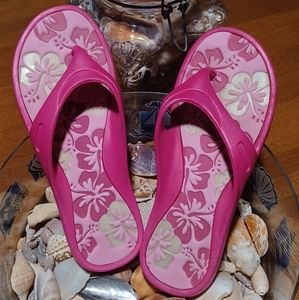 EUC Fuchsia Pink Tropical Print Flip Flops - Women's Size 5-6